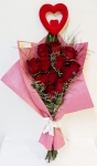 12 rosas Ecuador Gala + Pick corazón terciopelo