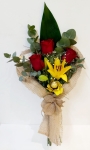 3 rosas Ecuador arpillera+Lilium+Pick Ferrero Rocher 